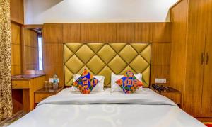 FabHotel Clock View 500M From The Mall Road