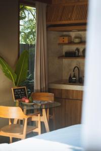 Masa Kecil Studio Uluwatu - Stylish 1 BR Studio with Refreshing Plunge Pool and Private Garden