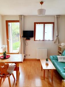 Appartements Petit T2 24m2 au calme, RDC, sans drap ni serviette, non fumeur : photos des chambres