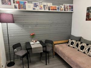 Old Town Impressionist Apartment