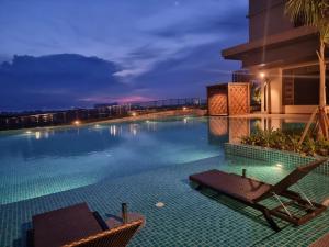 Luxury Couple Suites l Free Netflix l Massage Chair l Bathtub l WIFI 200mbps l Town Area Bali Residence