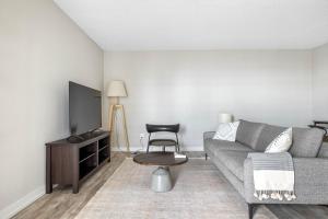 Redondo Beach 1BR w Pool Gym 1 block from beach LAX-438