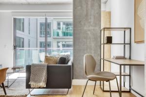 Downtown 1BR w Pool Gym WD nr Staples Center LAX-545