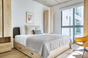 Downtown 1BR w Pool Gym WD nr Staples Center LAX-545