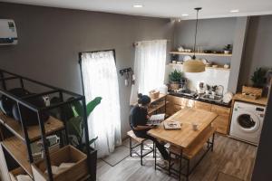 Stay&Chill H.2 Steps away from bustling Bui Vien