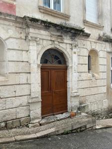 Quercy Blanc coeur de village parking facile