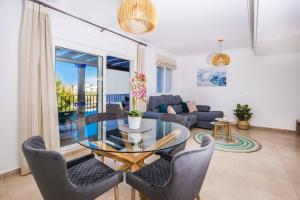 Apartment - Sleeps 4 with Pool & Golf Views