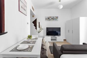 StoneTree - Elegant Studio in Peaceful Community