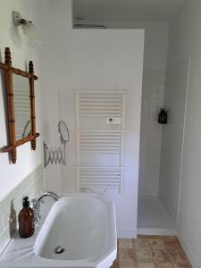 B&B / Chambres d'hotes La Maison Pelloquin : Chambre Double - Vue sur Jardin