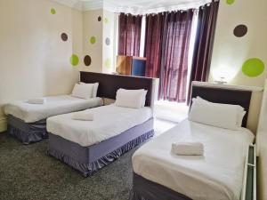 Triple Room with Shower room in Portsmouth Budget Hotels