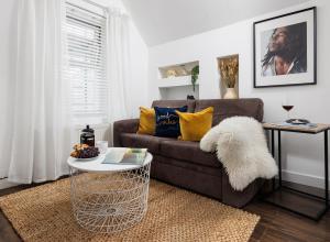 Central Plymouth 1 Bedroom Apartment - Sleeps 5 - Habita Property