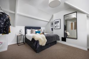 Central Plymouth 1 Bedroom Apartment - Sleeps 5 - Habita Property