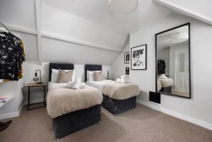 Central Plymouth 1 Bedroom Apartment - Sleeps 5 - Habita Property