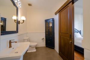 Phòng Đôi Loại Sang (Deluxe Double Room)