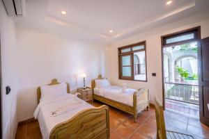 Phòng Hai Giường Đơn Loại Sang (Deluxe Twin Room)