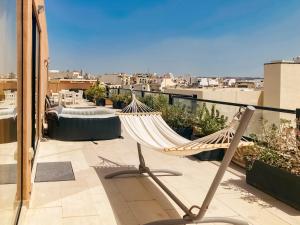 XL Terrace Penthouse BBQ 200m From The Sea and Square