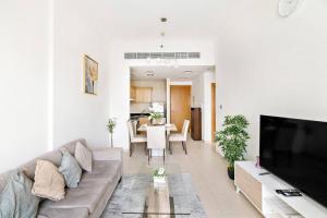 StoneTree - Furnished 1BR with Canal View