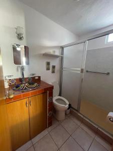 House with enclosed yard- 1km to the beach- big garden