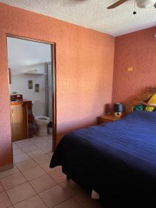 House with enclosed yard- 1km to the beach- big garden