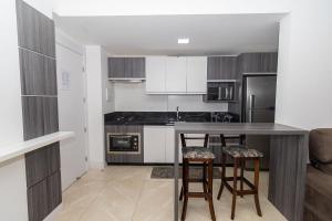 006A - Apto novo 2 quartos em condomínio de luxo em Bombas