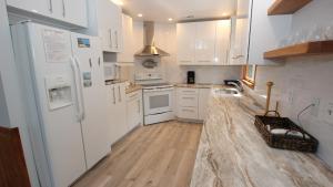 Soundside, 5 Bedrooms, 3 Bathrooms -325, CVille