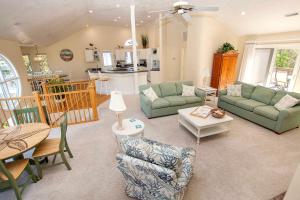 Soundside, Community Amenities, Sun Decks, 327, Footprints by the Sound