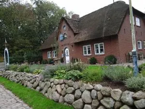 Ferienwohnung-DG-im-Reetdachhaus-im-Ort-Welt - Welt