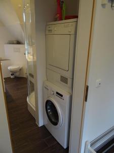 Ferienwohnung-DG-im-Reetdachhaus-im-Ort-Welt