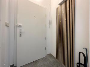 FeelHome-GolfClub-Balkon-4 Gäste-WiFi-Smart TV