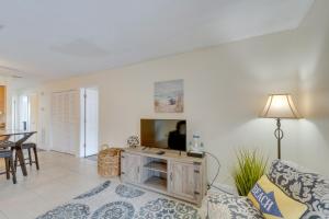 Updated Sienna Park Condo - 4 Miles to Siesta Key!