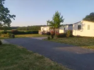 CHEZ LOLO MH 3CH 2SDB CLIM 8p VUE CHAMPS EMPLACEMENT CALME - Seillac