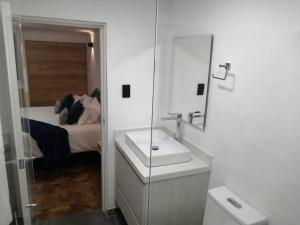 Modern apartment-1 block from El Poblado park