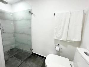 Modern apartment-1 block from El Poblado park