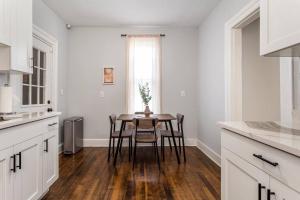 The Santiago Yale New Haven with Parking and Modern