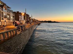 Studio lumineux en bord de mer