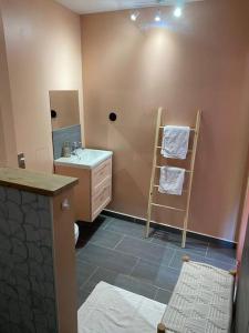 Appartement de Charme dans un Ancien Mas Cévenol piscine et jacuzzi