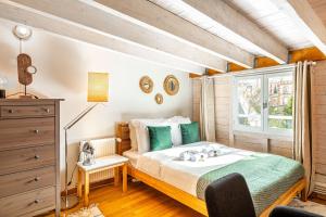 Art & Curiosity Cabinet Style Appartement with Paris view, Villa des Ammonites