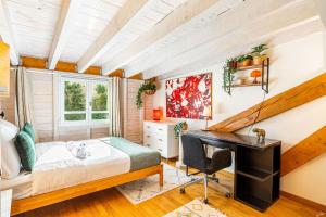 Art & Curiosity Cabinet Style Appartement with Paris view, Villa des Ammonites