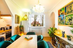 Art & Curiosity Cabinet Style Appartement with Paris view, Villa des Ammonites