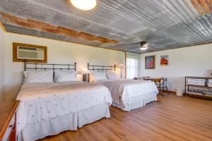 Delightful Carmine Studio on Farm Near Round Top!