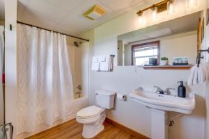 Delightful Carmine Studio on Farm Near Round Top!