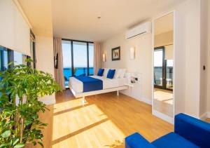 ApartHotel in Orbi City Sea View