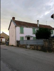 Maison centre-ville calme avec jardin