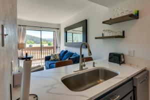 Angel Fire Condo with Balcony and Mountain Views!