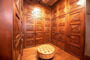 Exclusive Luxury Guest Center House