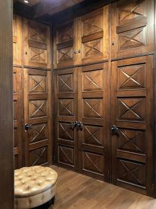 Exclusive Luxury Guest Center House