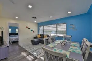 Lovely vacation home 1 block from beach & downtown Gulfport - غولفبورت