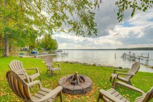 obrázek - Kalkaska Retreat Private Hot Tub, Dock, Fireplace