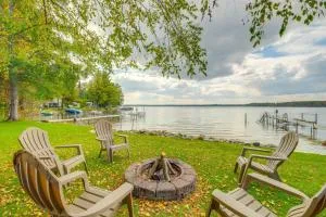 Kalkaska Retreat Private Hot Tub, Dock, Fireplace - Frederic