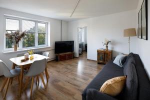 Brivibas Yard Apartment With Parking In City Center